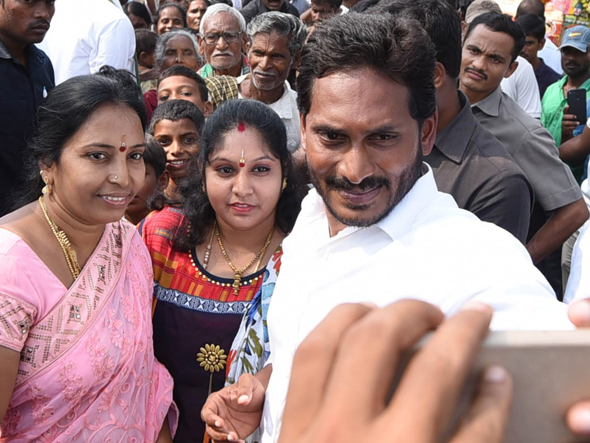 YS Jagan PrajaSankalpaYatra Day 290 Photo Gallery - Sakshi14