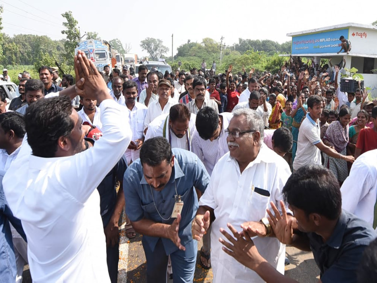 YS Jagan PrajaSankalpaYatra Day 290 Photo Gallery - Sakshi1