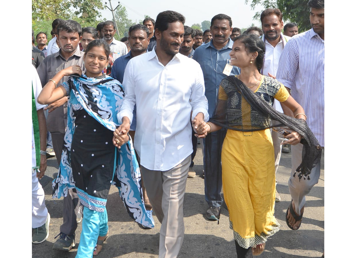 YS Jagan PrajaSankalpaYatra Day 290 Photo Gallery - Sakshi35