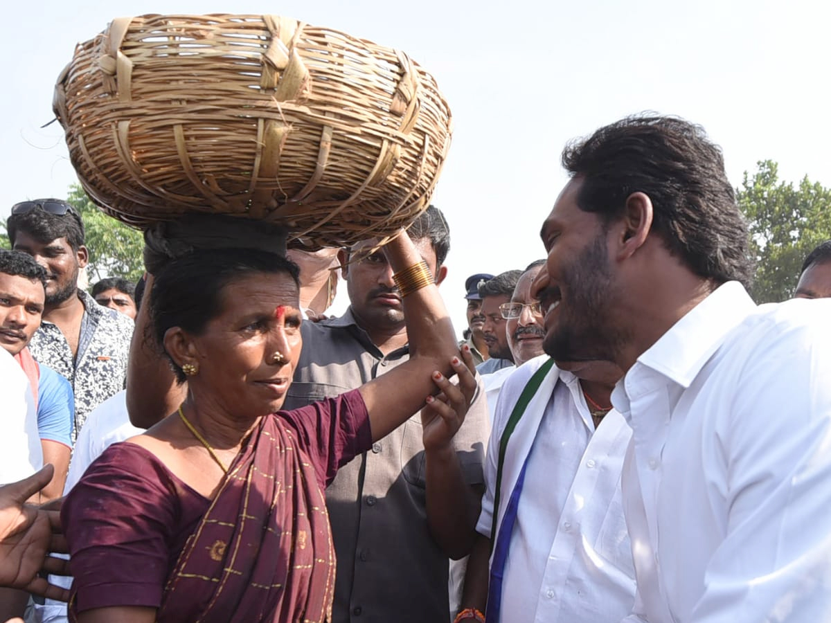 YS Jagan PrajaSankalpaYatra Day 290 Photo Gallery - Sakshi5