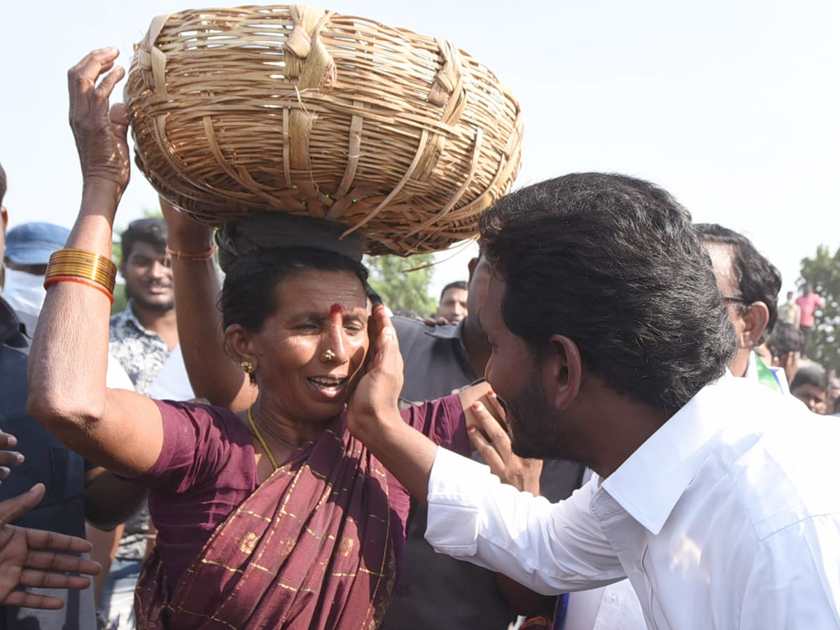 YS Jagan PrajaSankalpaYatra Day 290 Photo Gallery - Sakshi10