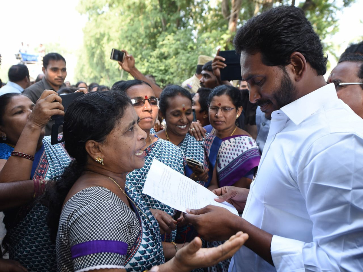 YS jagan padayatra photo gallery - Sakshi1