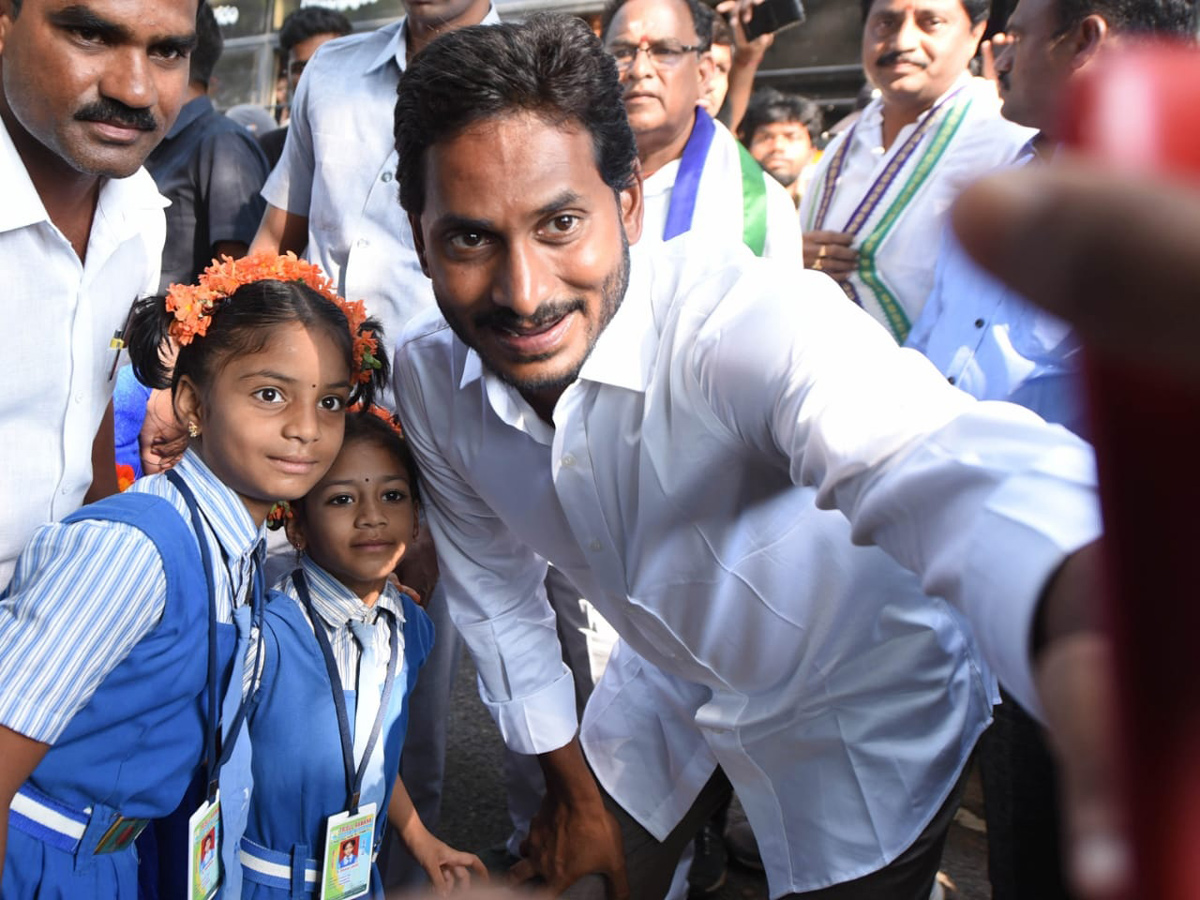 YS jagan padayatra photo gallery - Sakshi11