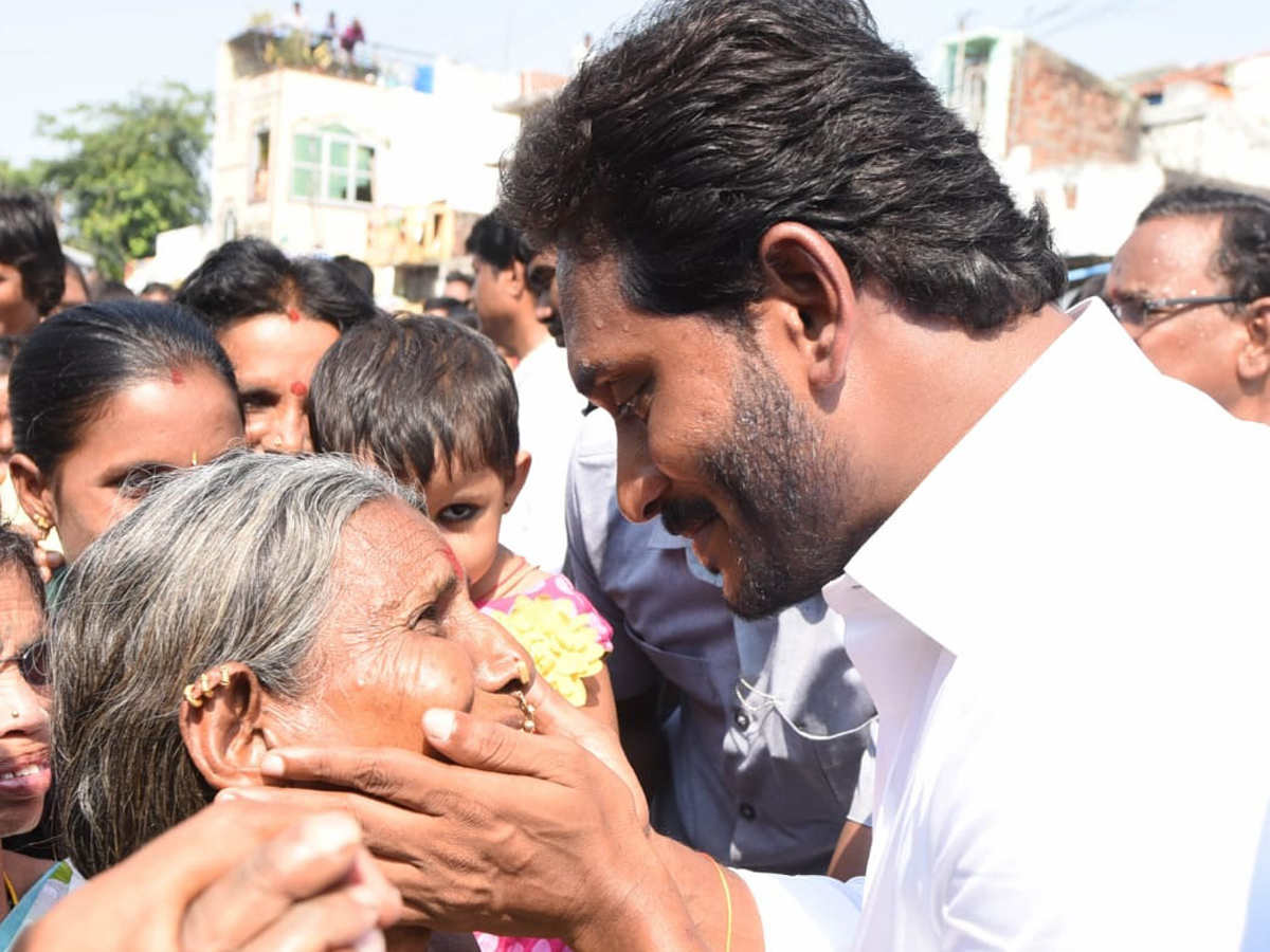 YS jagan padayatra photo gallery - Sakshi12