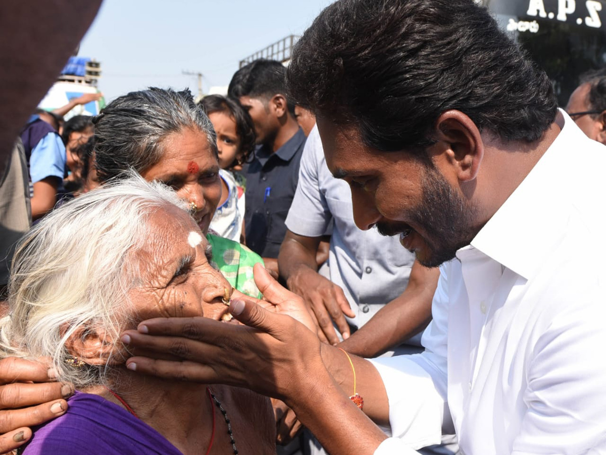 YS jagan padayatra photo gallery - Sakshi13