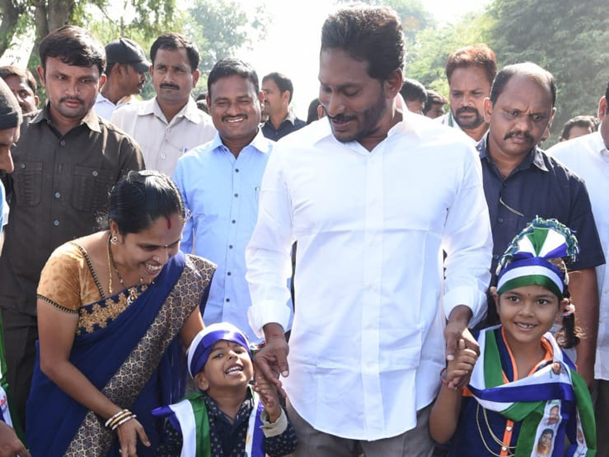 YS jagan padayatra photo gallery - Sakshi17