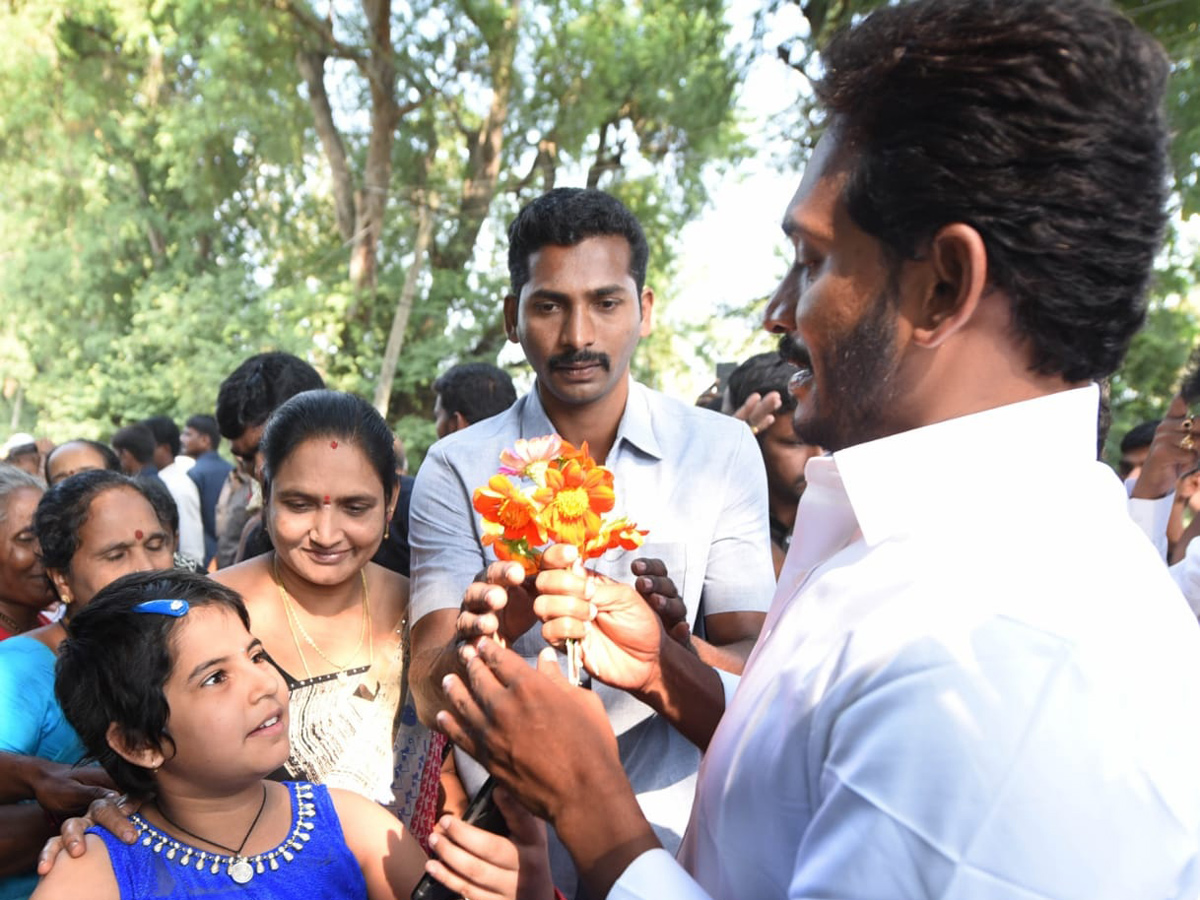 YS jagan padayatra photo gallery - Sakshi18