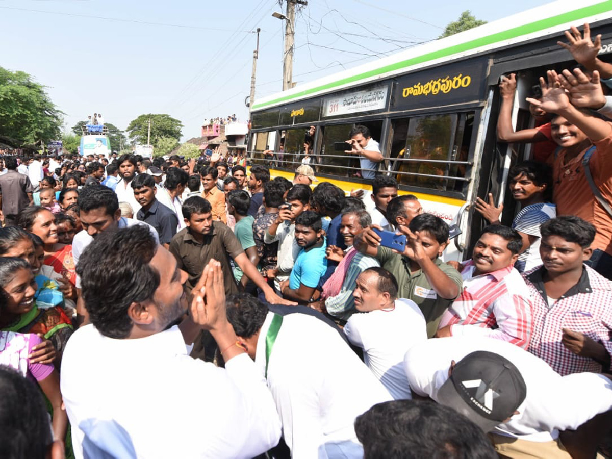 YS jagan padayatra photo gallery - Sakshi4