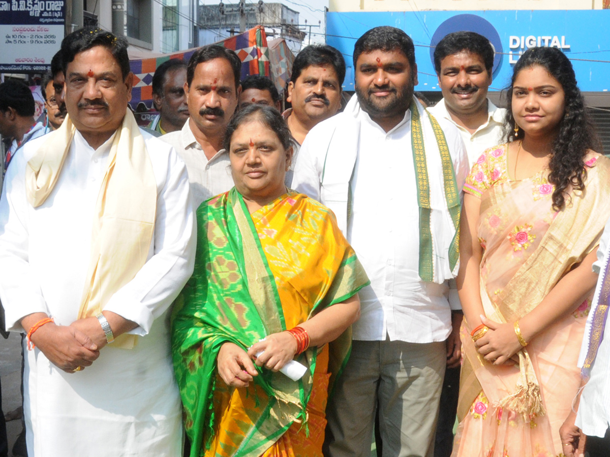 Pydithalli Ammavaru Sirimanu Utsavam in Vizianagaram Photo Gallery - Sakshi13