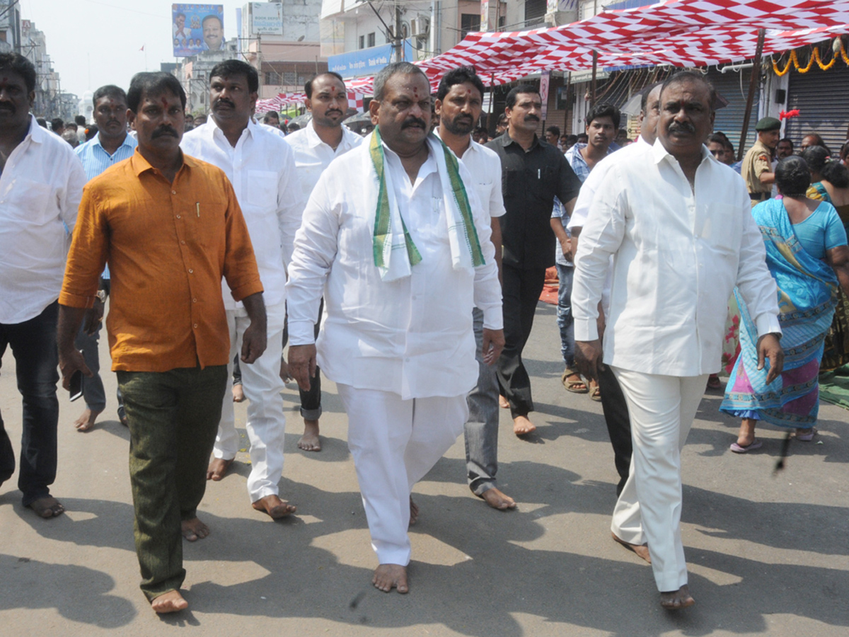 Pydithalli Ammavaru Sirimanu Utsavam in Vizianagaram Photo Gallery - Sakshi21