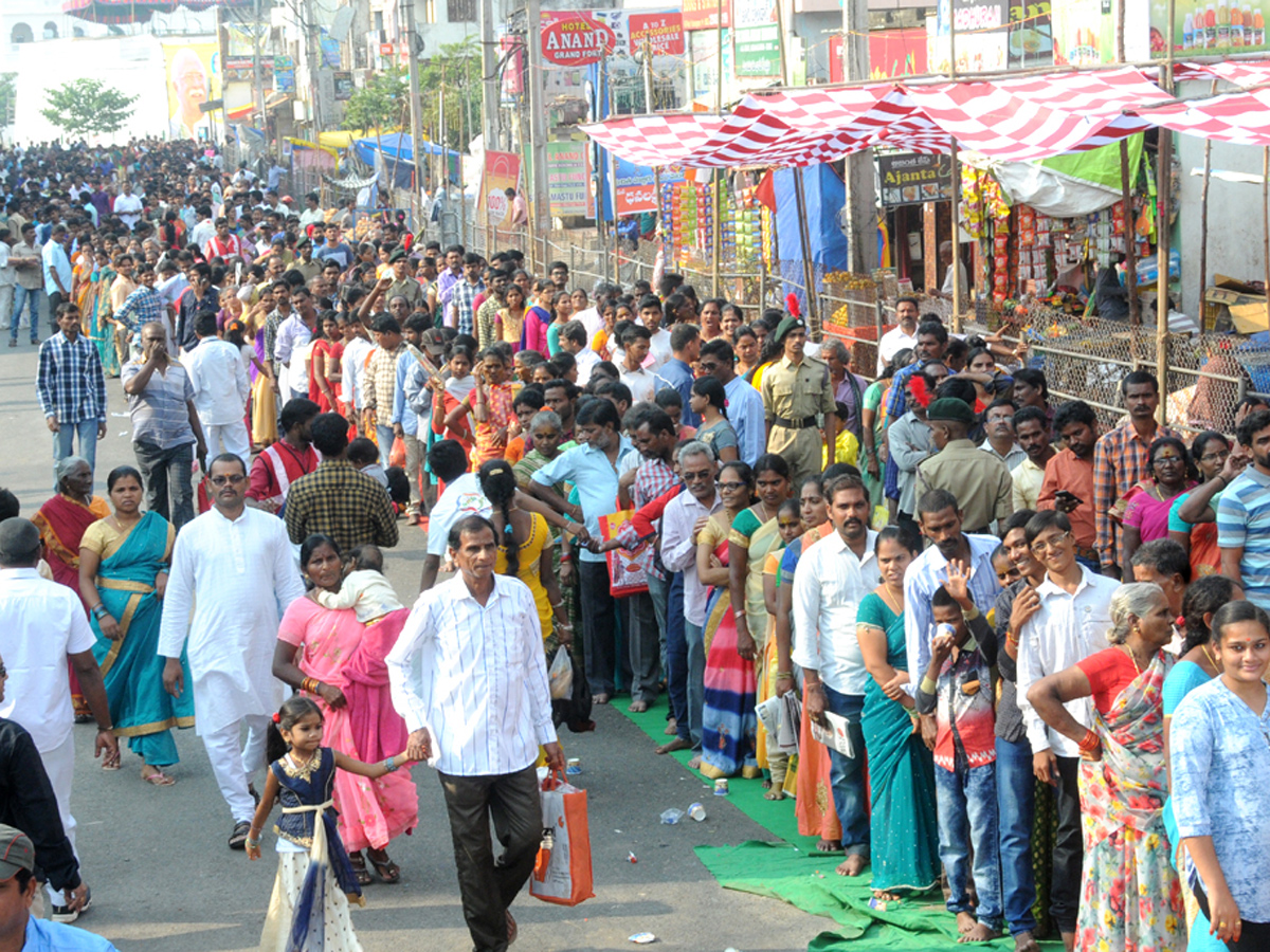 Pydithalli Ammavaru Sirimanu Utsavam in Vizianagaram Photo Gallery - Sakshi20