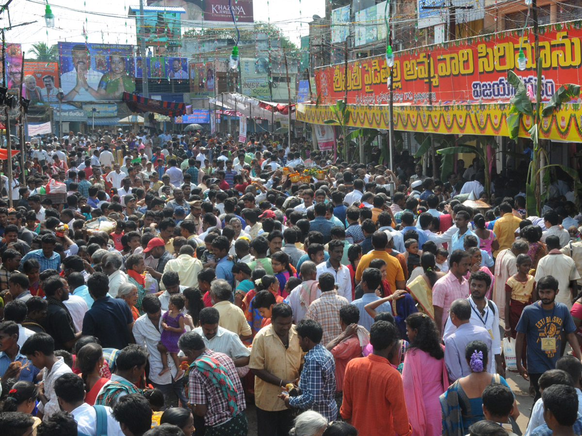 Pydithalli Ammavaru Sirimanu Utsavam in Vizianagaram Photo Gallery - Sakshi12