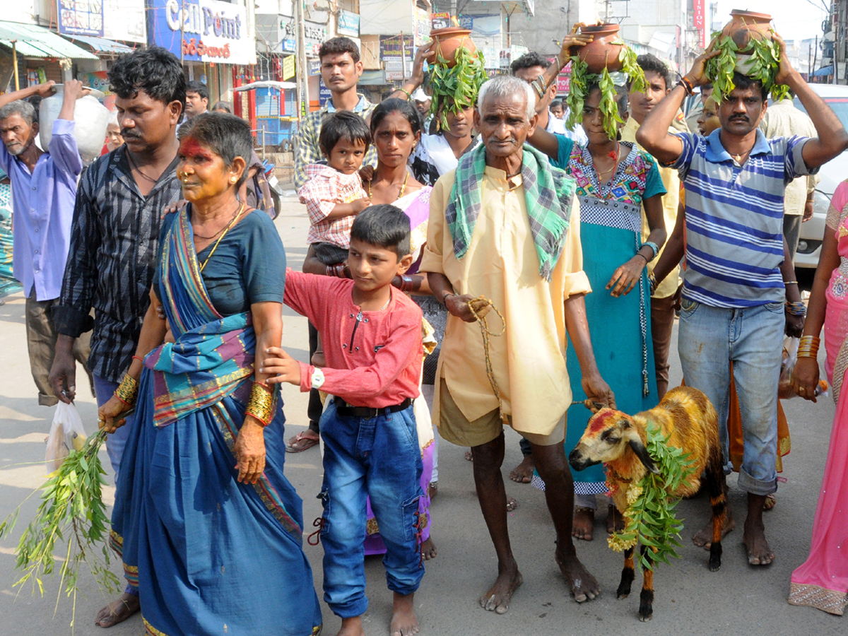 Pydithalli Ammavaru Sirimanu Utsavam in Vizianagaram Photo Gallery - Sakshi19