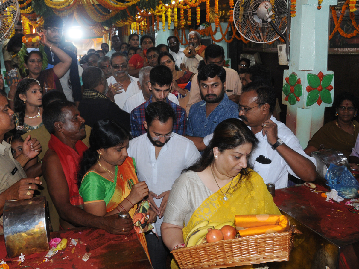 Pydithalli Ammavaru Sirimanu Utsavam in Vizianagaram Photo Gallery - Sakshi14