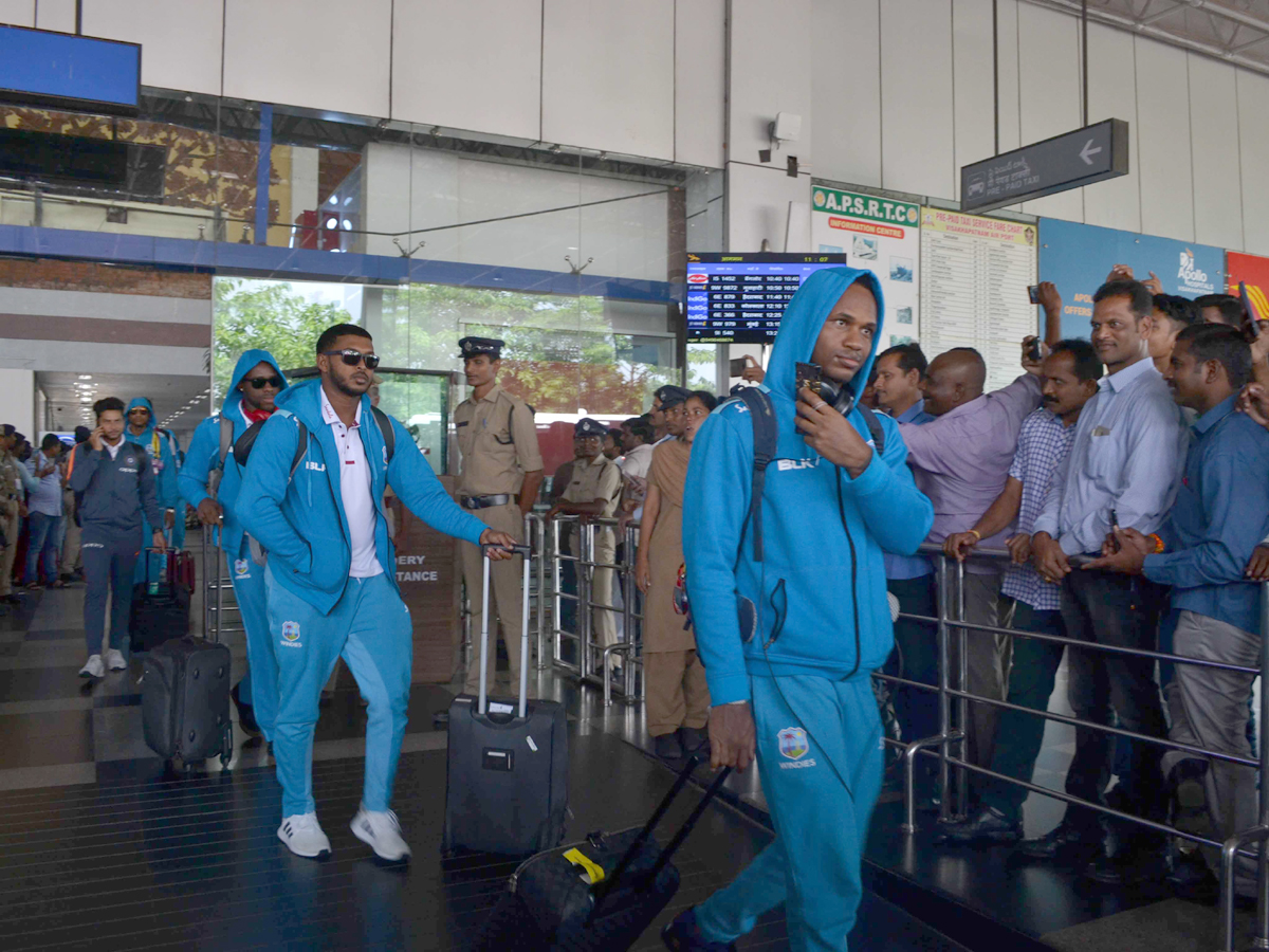 Indian cricket team arrives in Vizag ahead of second ODI Photo Gallery - Sakshi15