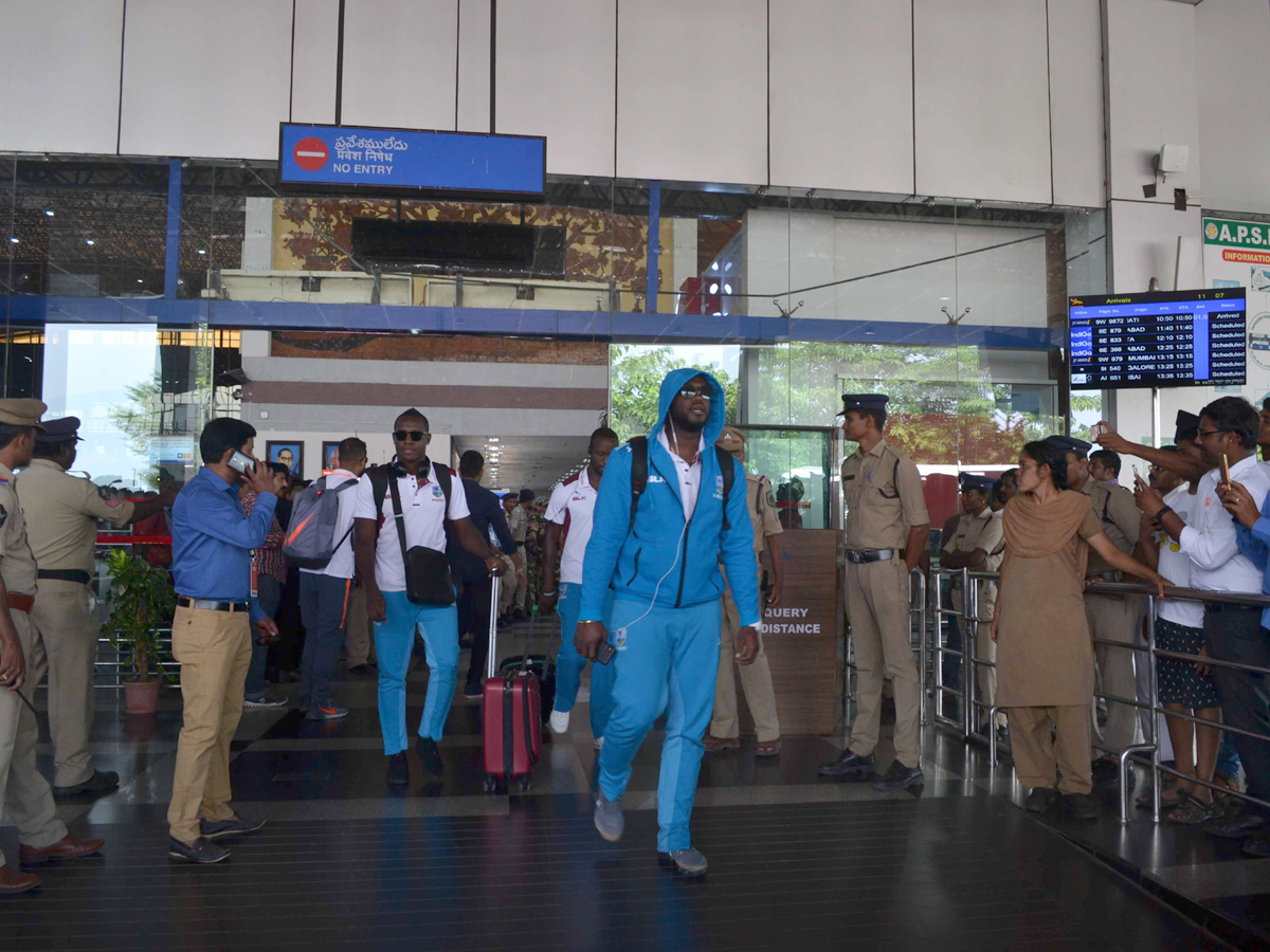 Indian cricket team arrives in Vizag ahead of second ODI Photo Gallery - Sakshi16