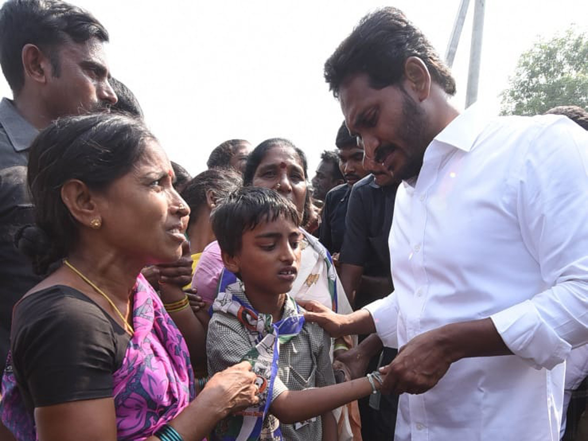 YS jagan padayatra photo gallery - Sakshi10