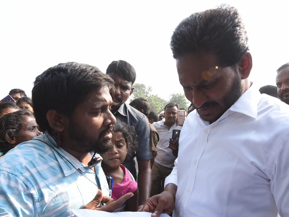 YS jagan padayatra photo gallery - Sakshi12