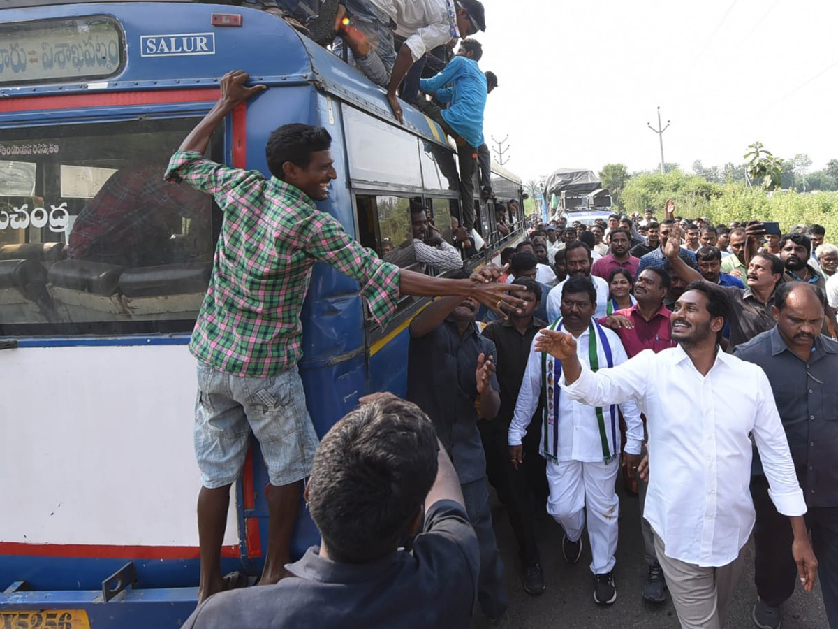 YS jagan padayatra photo gallery - Sakshi15