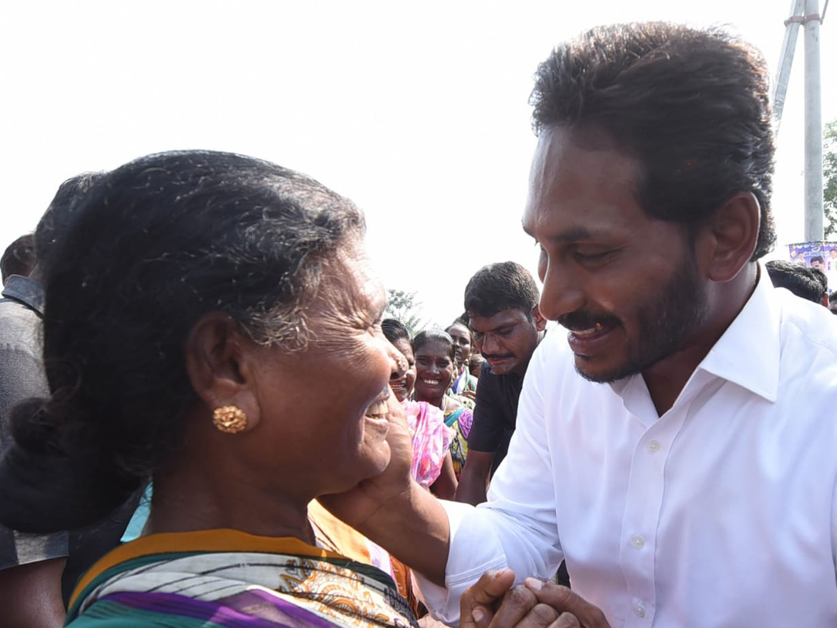 YS jagan padayatra photo gallery - Sakshi16