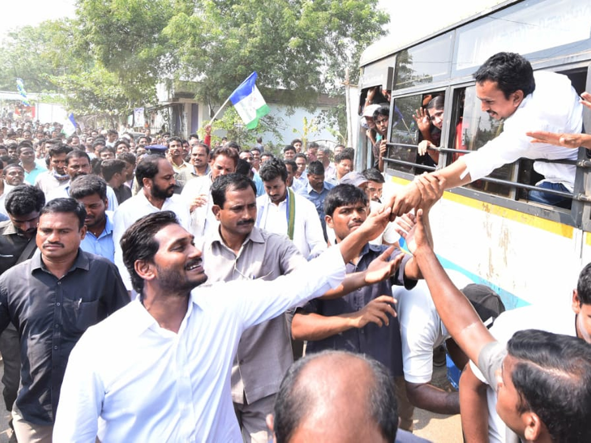 YS Jagan PrajaSankalpaYatra Day 293th Photo Gallery - Sakshi12