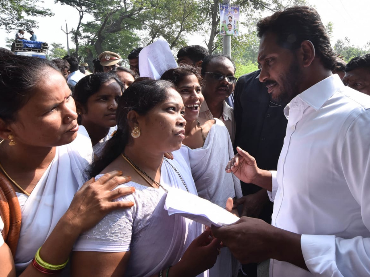 YS Jagan PrajaSankalpaYatra Day 293th Photo Gallery - Sakshi13