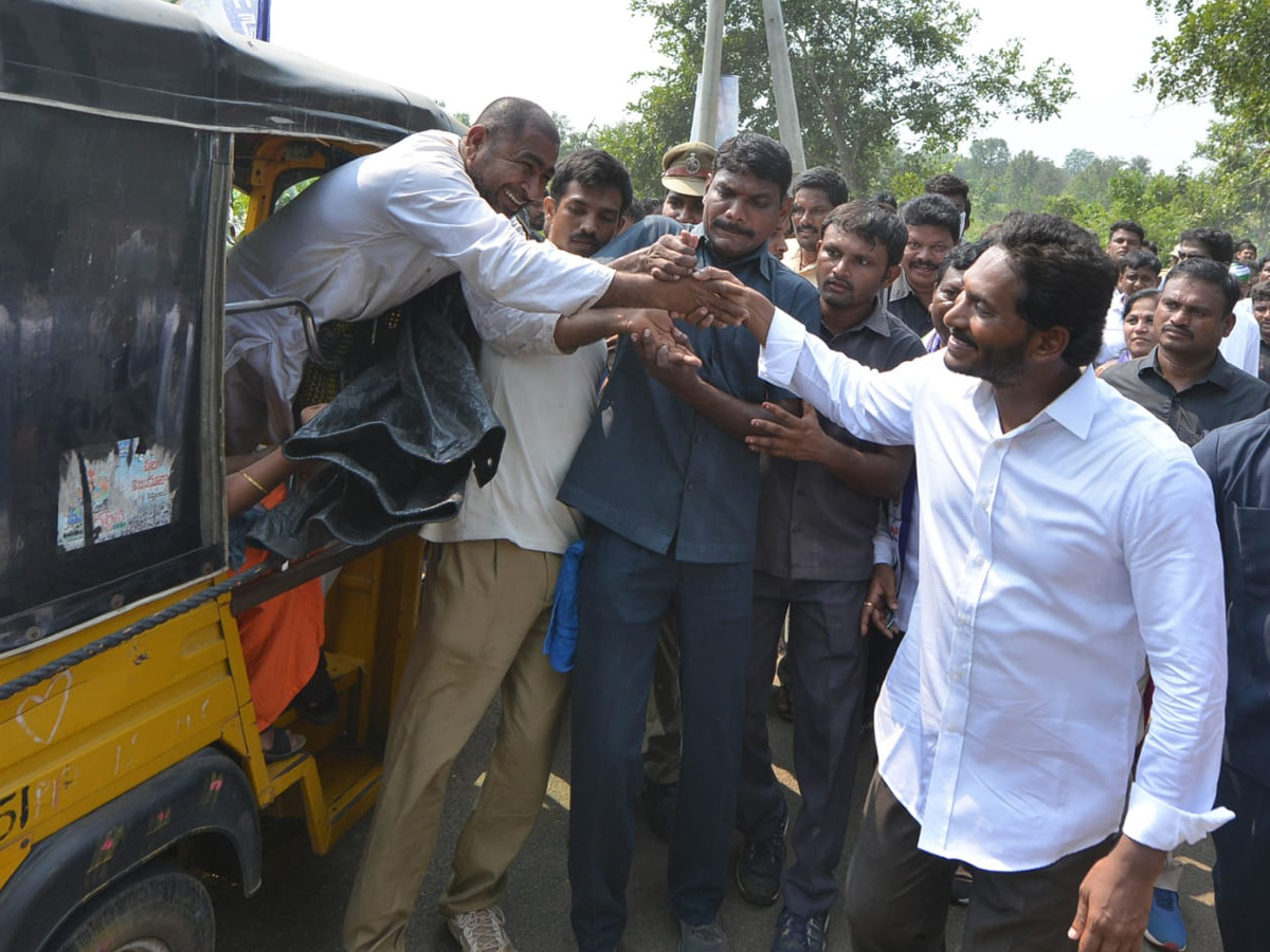 YS Jagan PrajaSankalpaYatra Day 293th Photo Gallery - Sakshi15