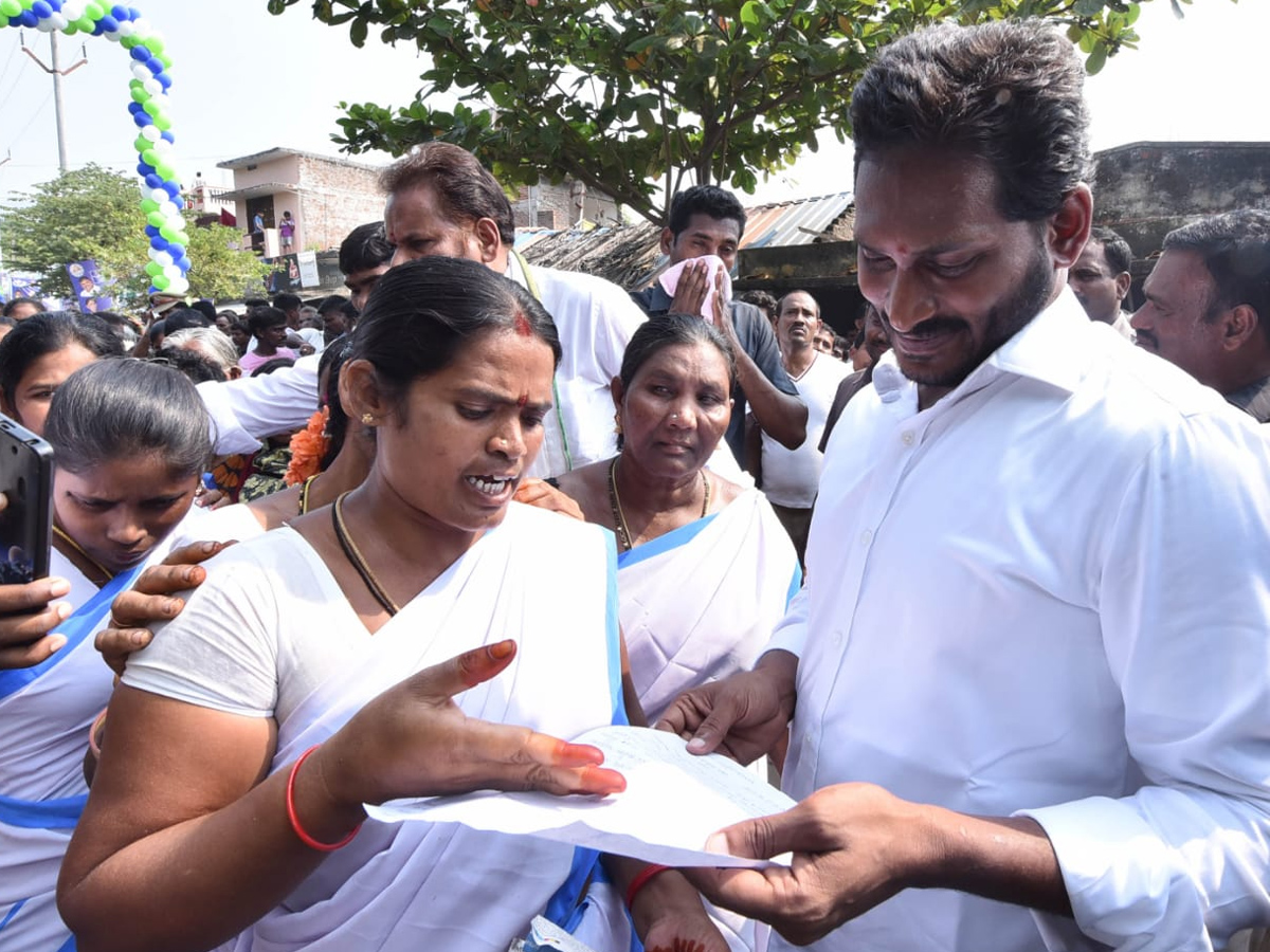 YS Jagan PrajaSankalpaYatra Day 293th Photo Gallery - Sakshi2