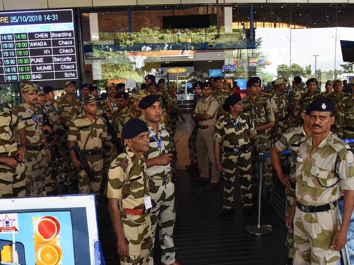 Attack On YS Jagan Mohan Reddy At Visakhapatnam Airport Photo Gallery - Sakshi17