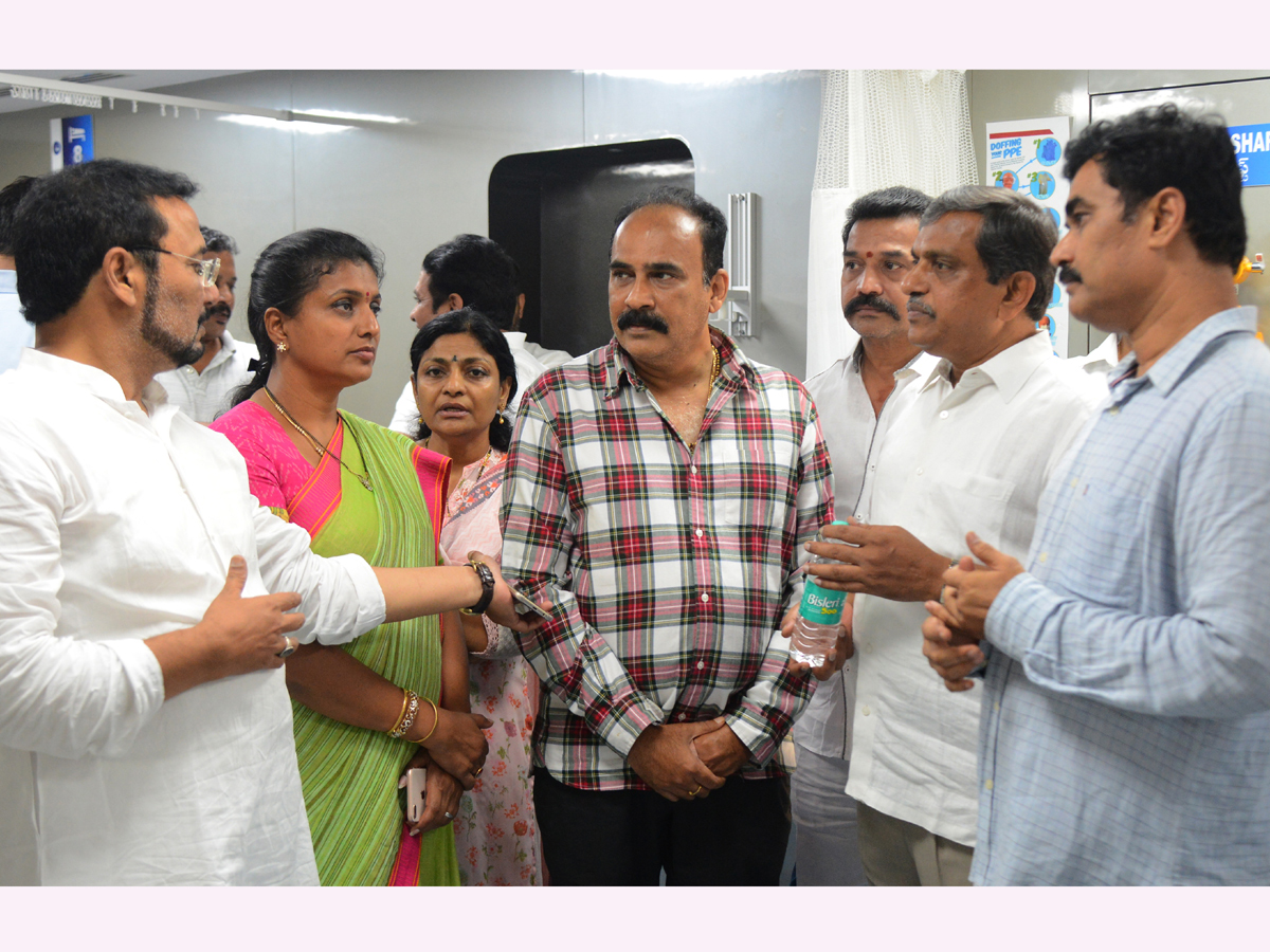 Attack On YS Jagan Mohan Reddy At Visakhapatnam Airport Photo Gallery - Sakshi15