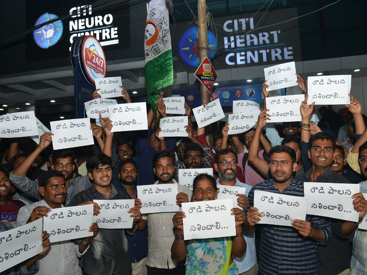 Attack On YS Jagan Mohan Reddy At Visakhapatnam Airport Photo Gallery - Sakshi22