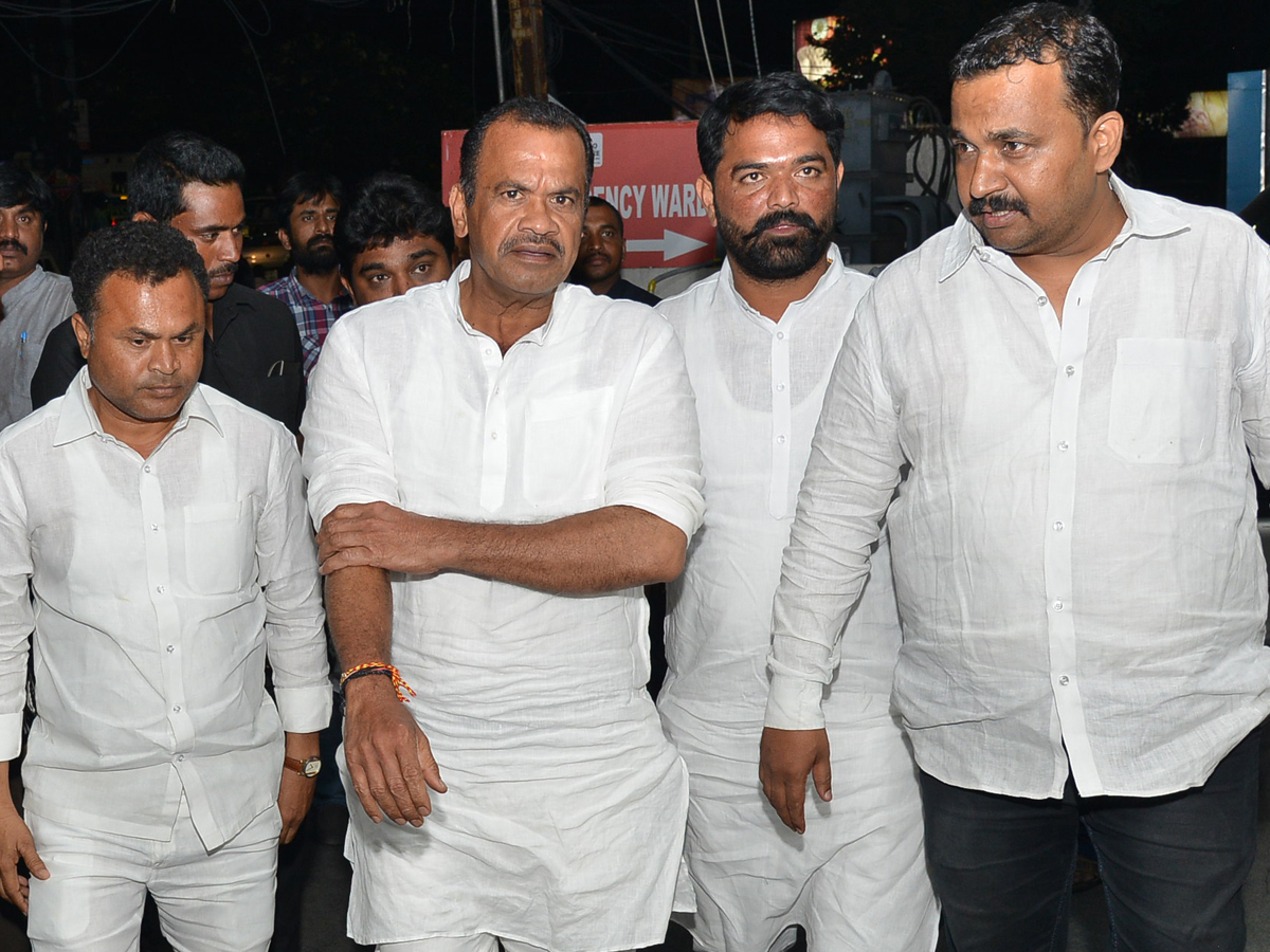 Attack On YS Jagan Mohan Reddy At Visakhapatnam Airport Photo Gallery - Sakshi25