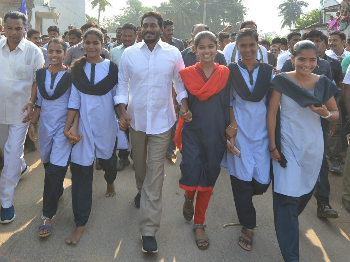 YS jagan padayatra photo gallery - Sakshi11