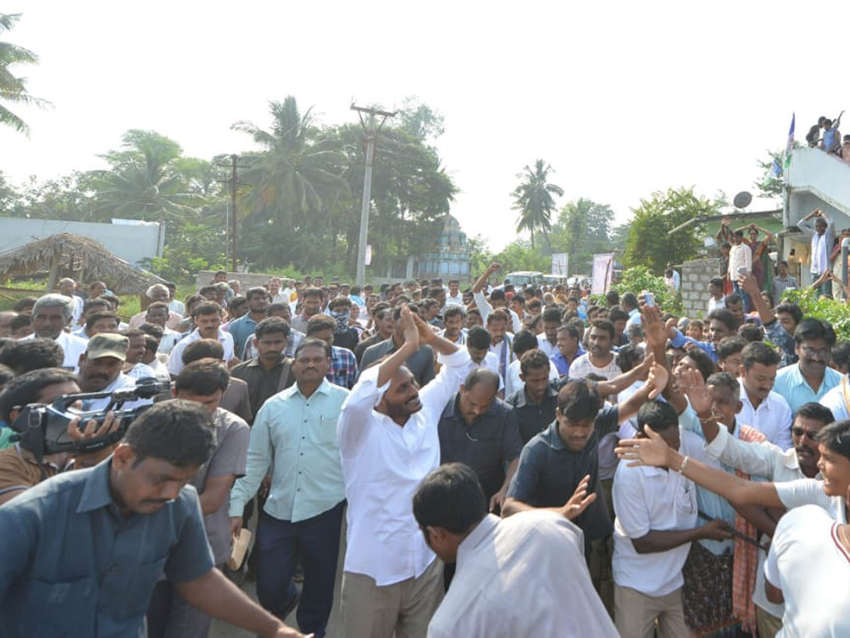 YS jagan padayatra photo gallery - Sakshi15