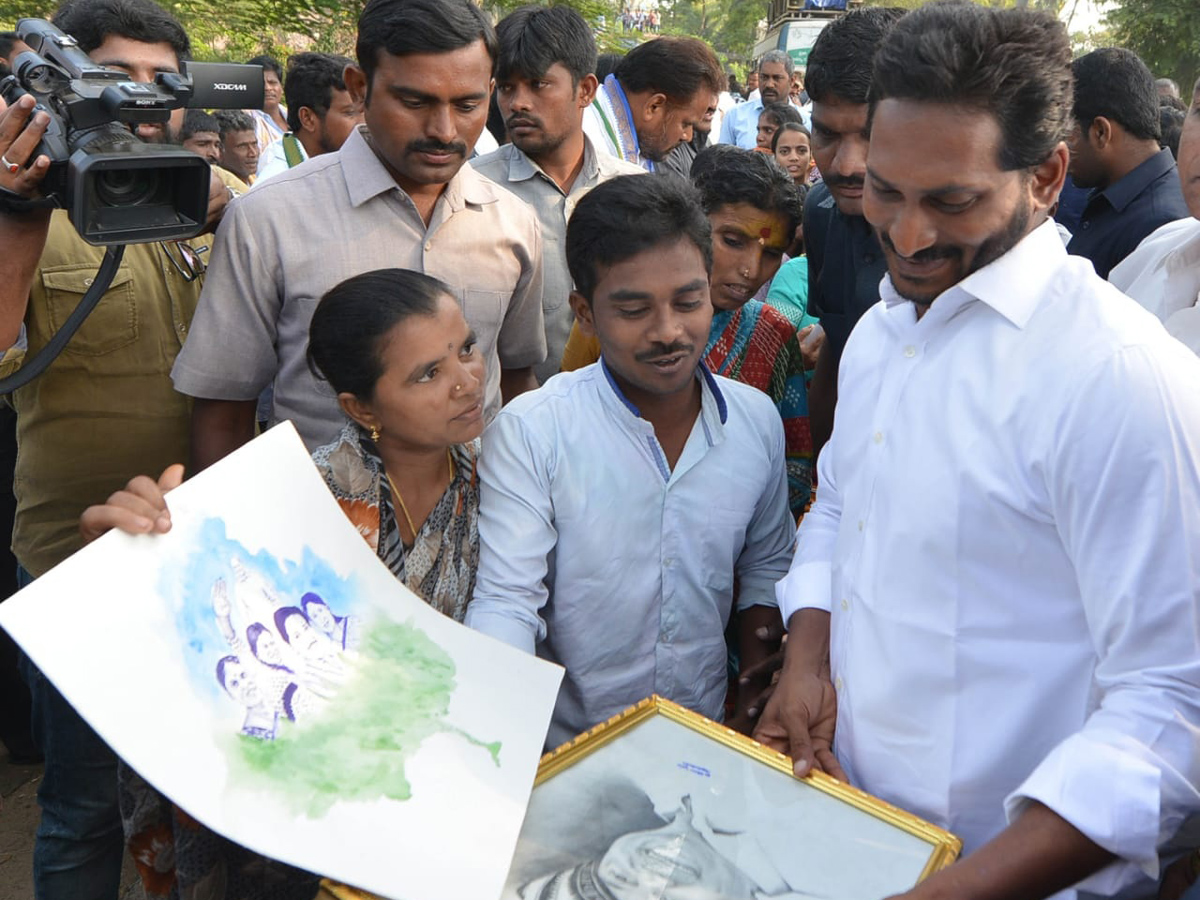 YS jagan padayatra photo gallery - Sakshi16