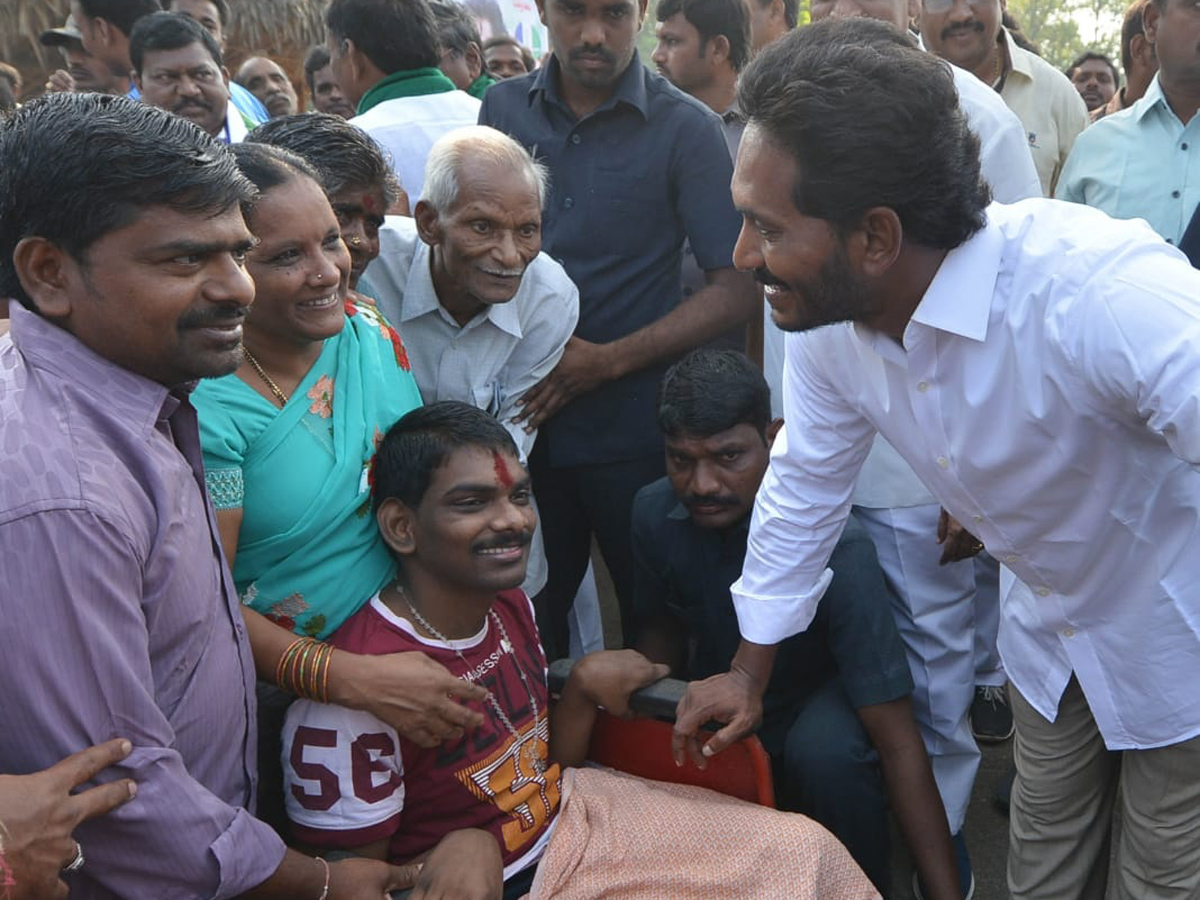 YS jagan padayatra photo gallery - Sakshi17