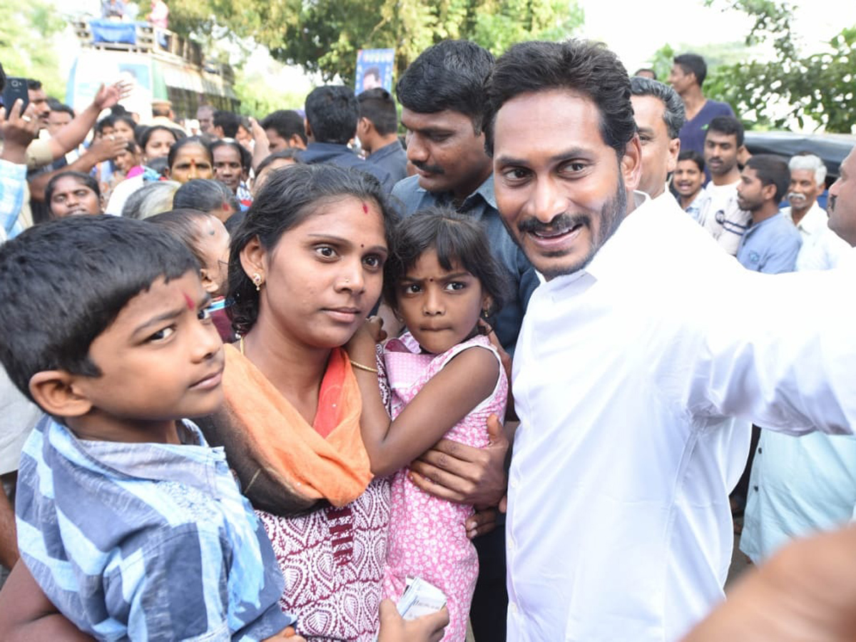 YS jagan padayatra photo gallery - Sakshi18