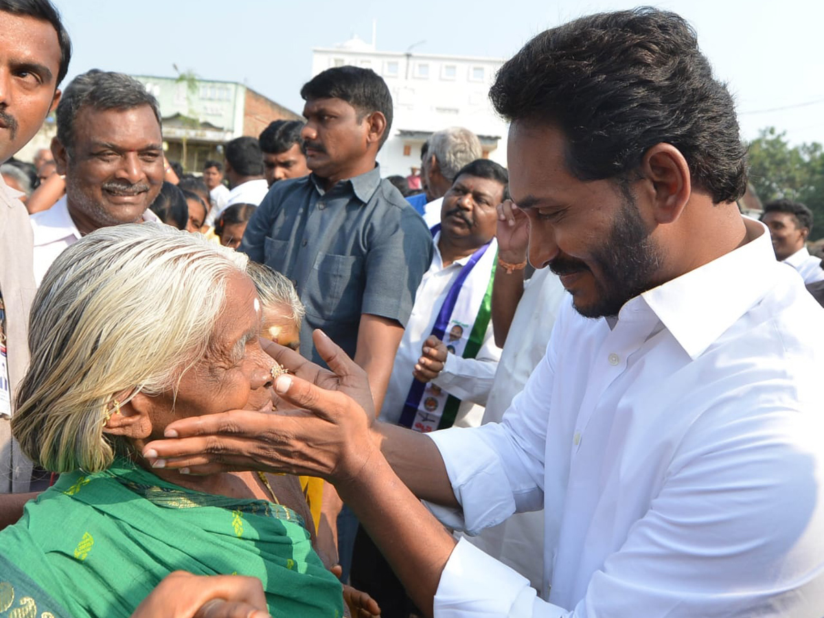 YS jagan padayatra photo gallery - Sakshi19