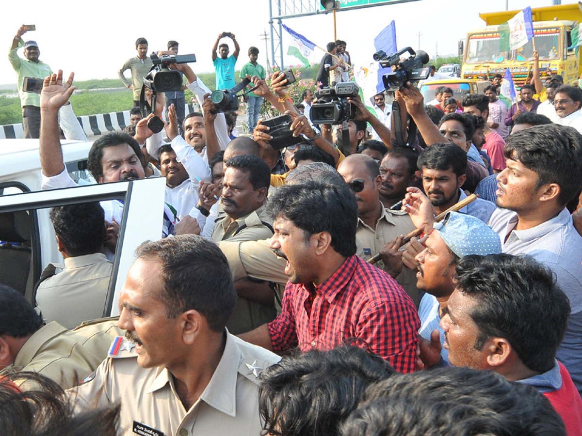 Ysrcp Supporters Protests in Telugu States Photo Gallery - Sakshi15