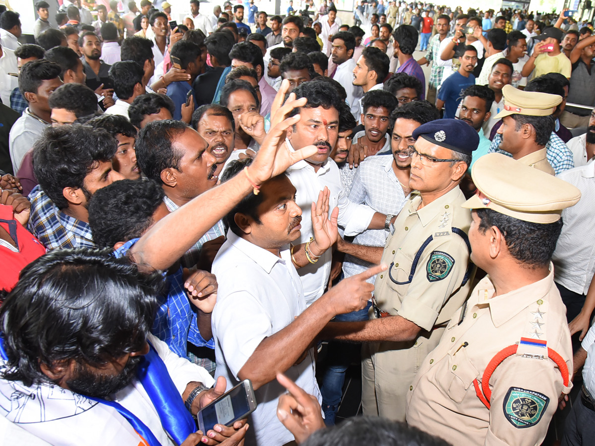 Ysrcp Supporters Protests in Telugu States Photo Gallery - Sakshi33