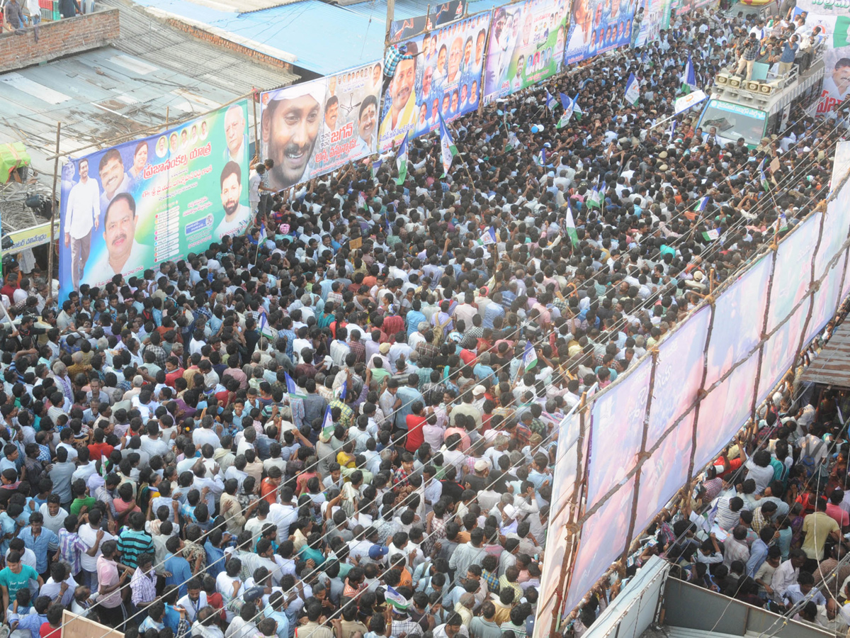 YS jagan padayatra at Vizianagaram photo gallery - Sakshi16