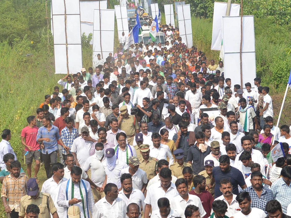 YS jagan padayatra photo gallery - Sakshi11