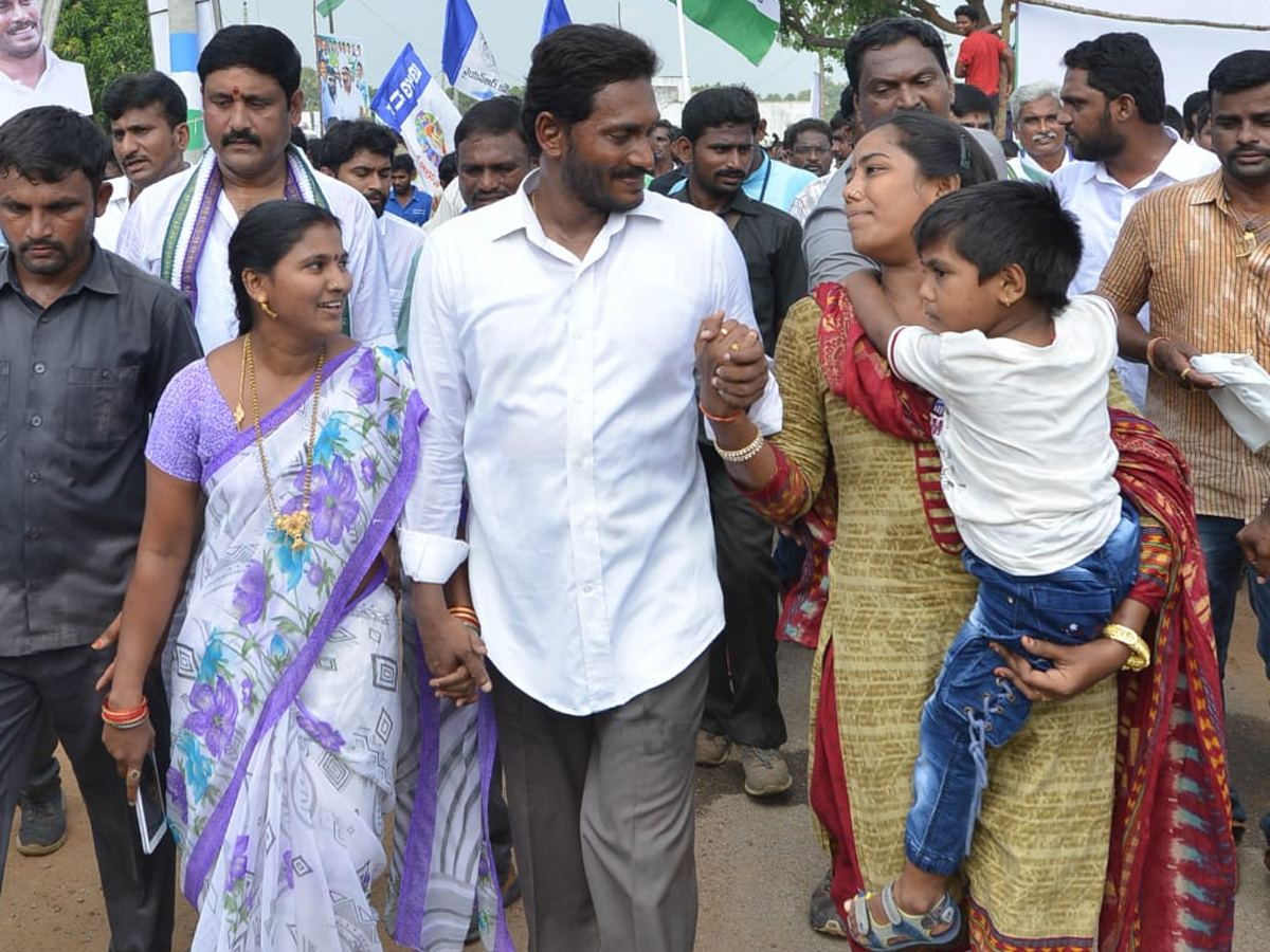 YS jagan padayatra photo gallery - Sakshi14