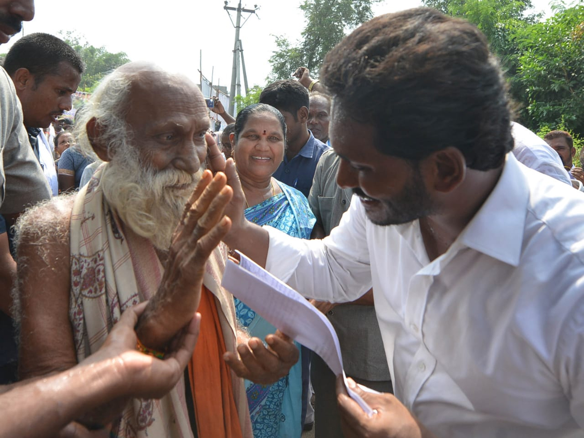 YS jagan padayatra photo gallery - Sakshi17