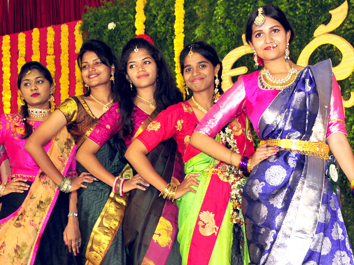 Utkarsha Celebrations Grand Held In KMC In Warangal - Sakshi15