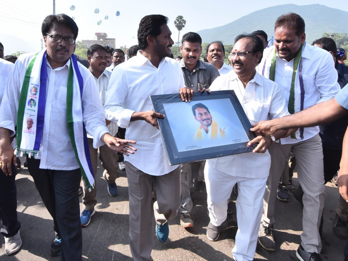 YS jagan padayatra photo gallery - Sakshi7