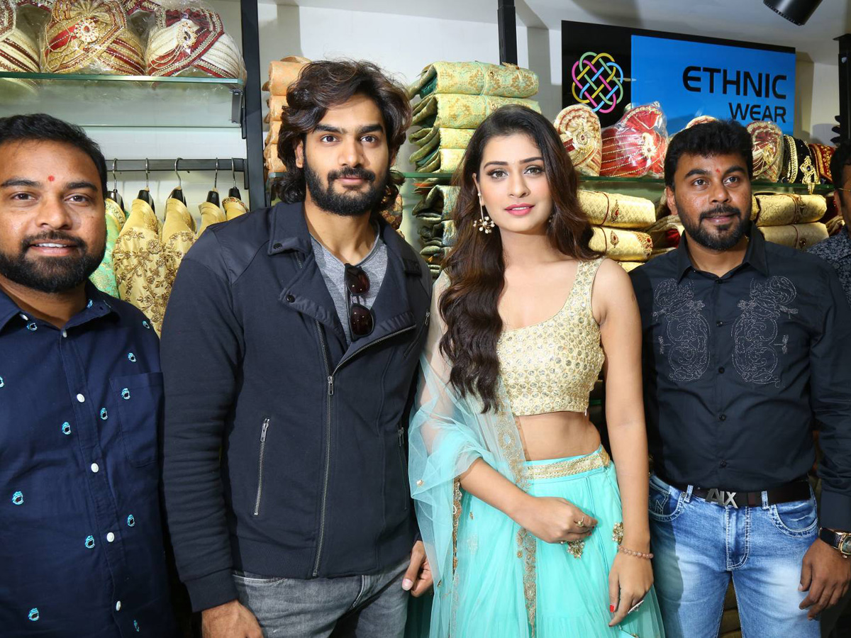 Bigg Boss Telugu 2 winner Kaushal launch KLM Shopping Mall launch  - Sakshi12