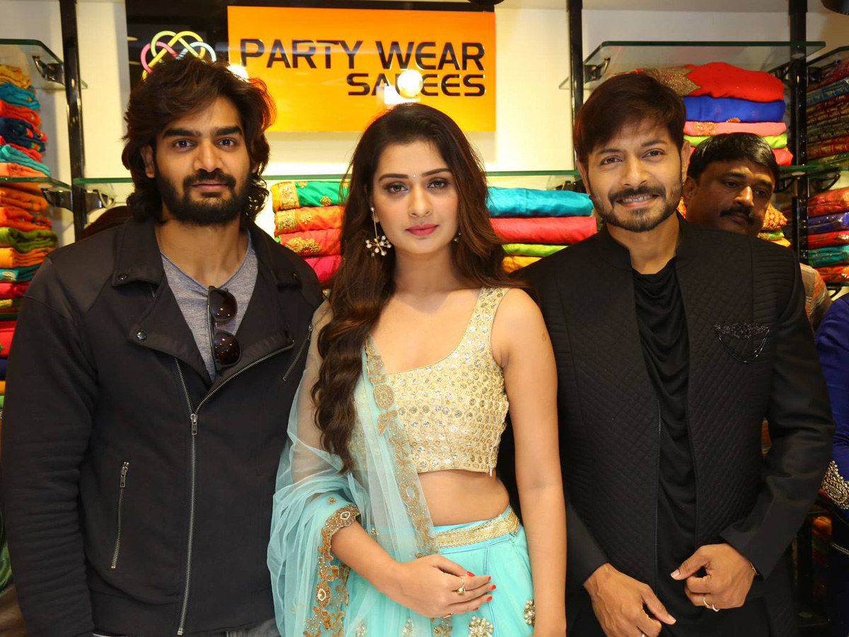 Bigg Boss Telugu 2 winner Kaushal launch KLM Shopping Mall launch  - Sakshi14