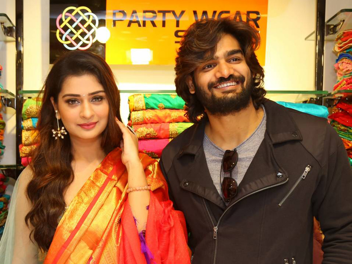 Bigg Boss Telugu 2 winner Kaushal launch KLM Shopping Mall launch  - Sakshi15