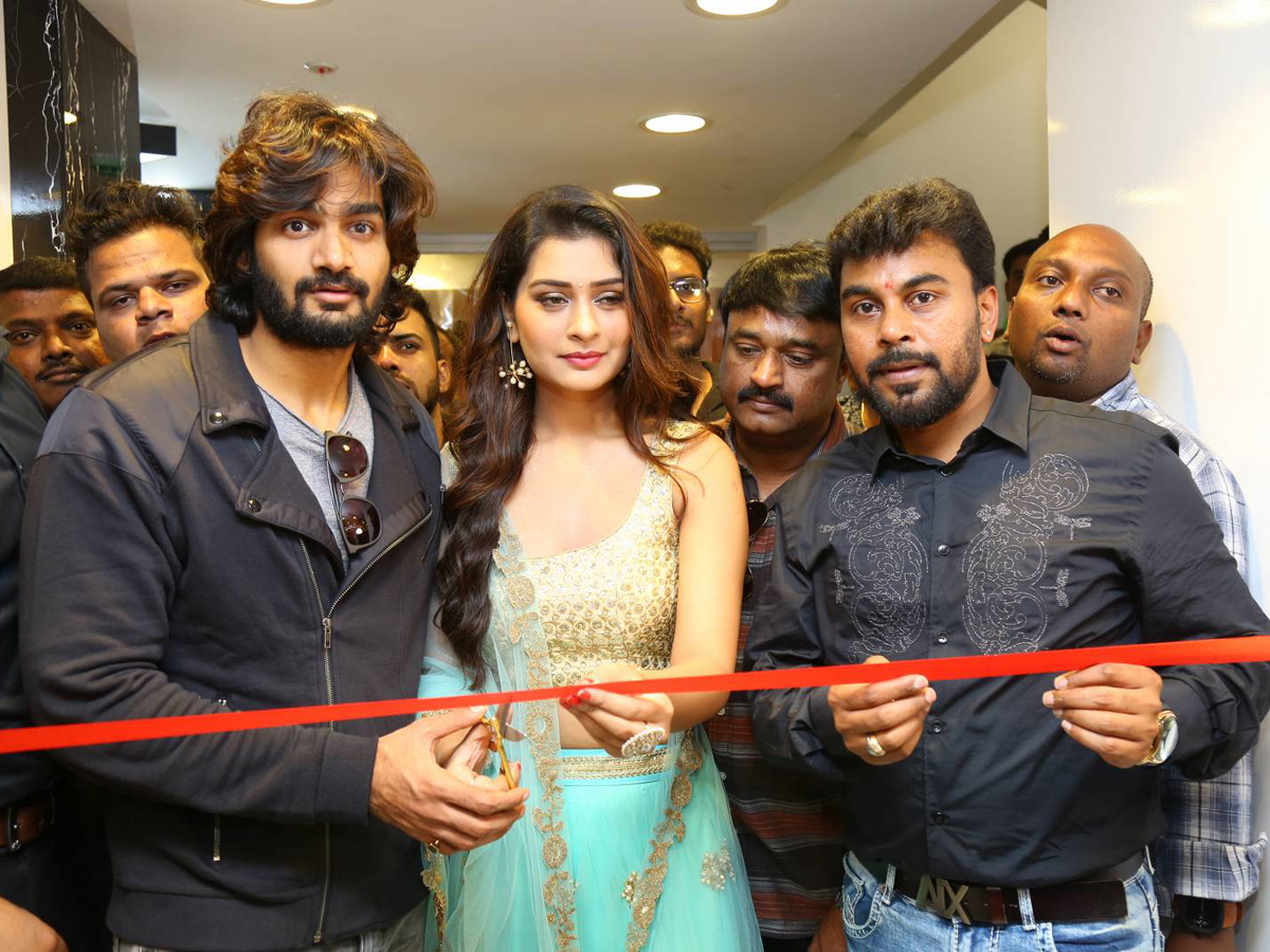 Bigg Boss Telugu 2 winner Kaushal launch KLM Shopping Mall launch  - Sakshi17